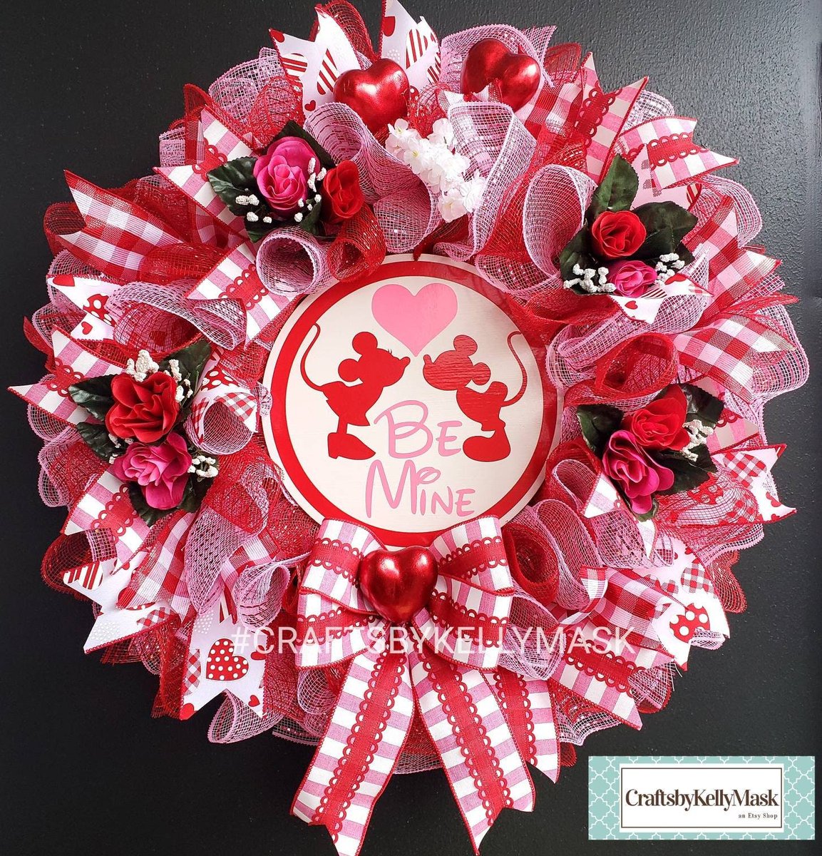 kellysfnp's tweet photo. Excited to share the latest addition to my #etsy shop: Gorgeous Valentines Day Wreath in Honor of Mickey and Minnie Mouse.

#craftsbykellymask #wreathsforsale #frontdoordecor #disneywreath #disney #valentinesday #valentineswreath
 https://t.co/JvUZKcuEwG https://t.co/bzG59Gwbil