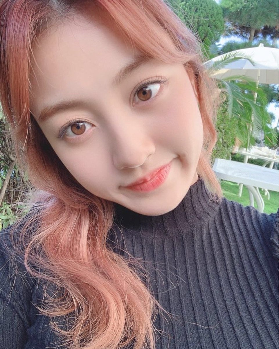 dailytwcselca's tweet photo. https://t.co/wCkqjQ4T0n