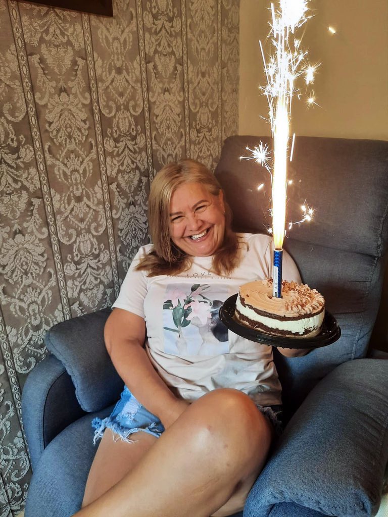 jdlaverde9's tweet photo. Me quedo para siempre con esta sonrisa. Buen viaje, Martha, querida. Ya no hay dolor.

Gracias por tanto. https://t.co/clfthgogml