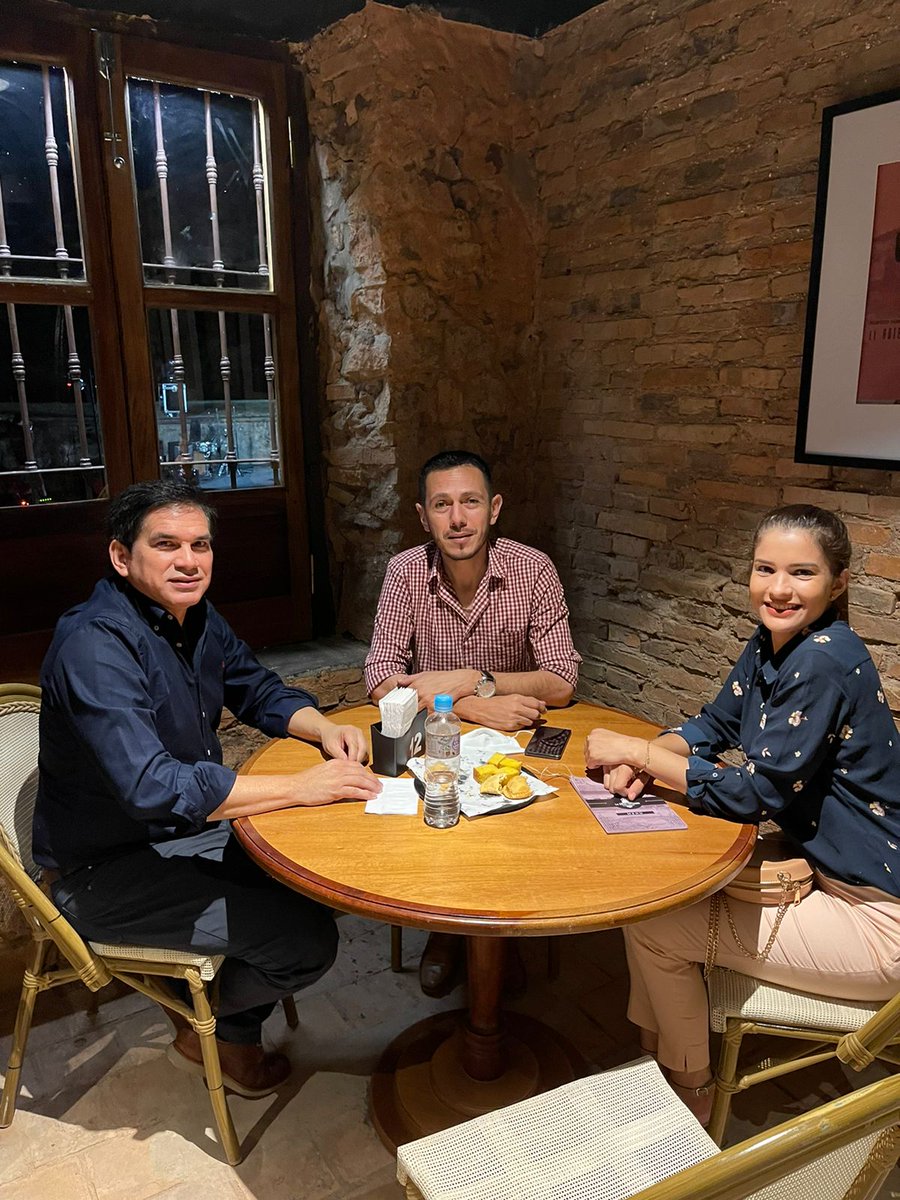 juancbaruja's tweet photo. La "Vieja Estación " de la ciudad de #Paraguarí, reabre sus puertas al público para pasar momentos agradables .
Compartiendo con Marcelo Simbron Intendente de Paraguarí y Sra. Lorena Barrios . https://t.co/XxKeXf0DP2