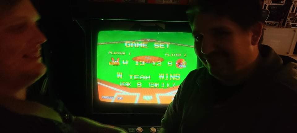 FrankAtHPP's tweet photo. And that’s a wrap. @VeryEvilAsh put up a good fight, but la famiglia pulled out a win at the last second. 13-12, talk about a nail biter!
#NeoGeo #neogeoforever #arcade #baseballstars2 #retrogaming #GamersUnite https://t.co/i0Z6orNMR0