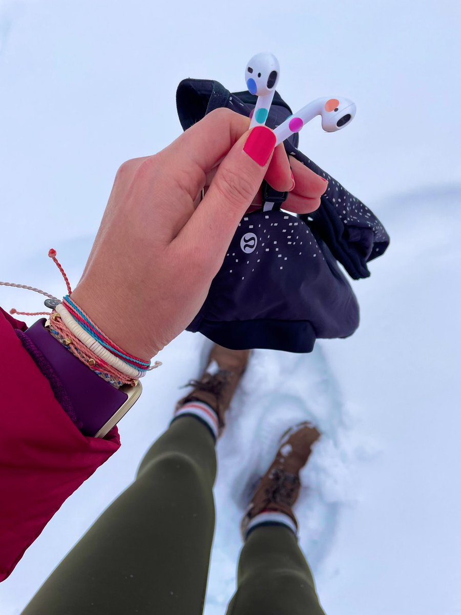 HeyItsMeMissJT's tweet photo. When AirPods are white, you're always outside & you live in Northern Ontario, Canada in the winter... #DudeWheresMyPods #NotTodayWinter Some #NotedByPostIt planner dots to the rescue. #CanadianCardio #Snowy #WinterHiking #AdventureGirl #OutdoorFitness @PostitCanada ❄️💜🥾👍🎶 https://t.co/BIoF7p3N4t
