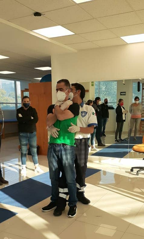 Precavimx's tweet photo. 📣⚠️ ¡Precavi capacitando en Primeros Auxilios y RCP para Odontólogos, sesión práctica! 🚨🚑
🛡️ En la Facultad de Odontología UNITEC 📚🦷👩🏻‍🏫👨🏻‍🏫
#PrimerosAuxilios #EducandoParaSalvar #PrevenciónEsSinónomoDeVida https://t.co/xcvguv9PIE