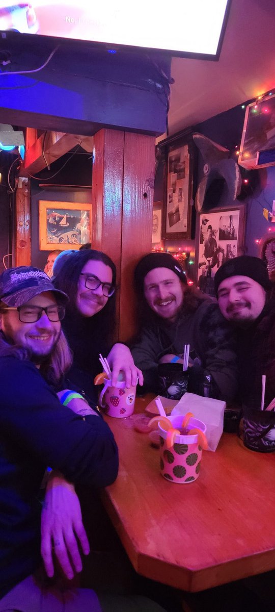 HunterHenderly's tweet photo. Chicago is always a good time

…yes we’re in a band https://t.co/ppwrZcLO4Z