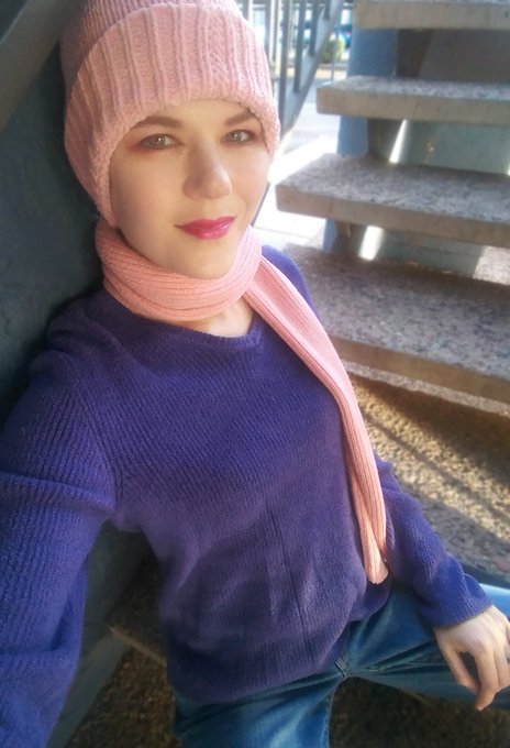 Hi! 💜 Here's to an awesome 2022! Nothing but happiness, love, good fortune, health, humor and peace.