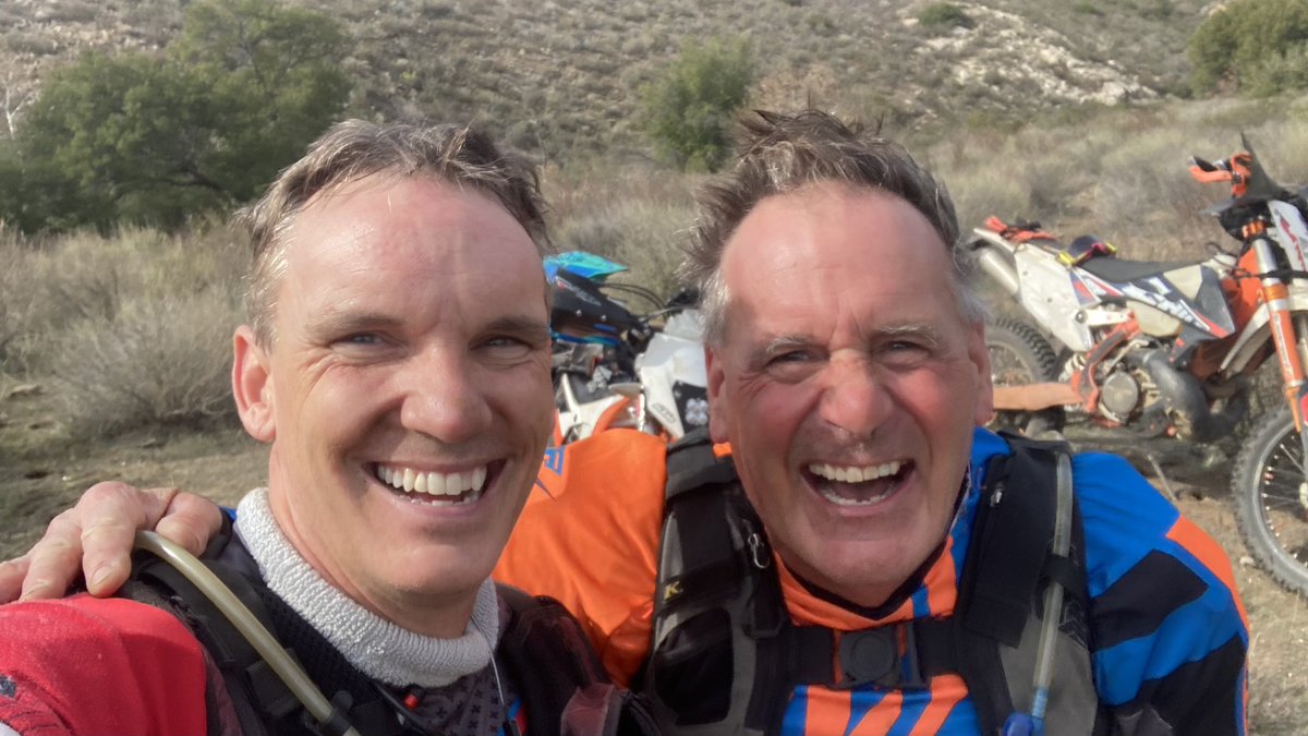 troyhirschfox5's tweet photo. All smiles when we ride on hero dirt! #senditsd https://t.co/lwOFjlA3yB