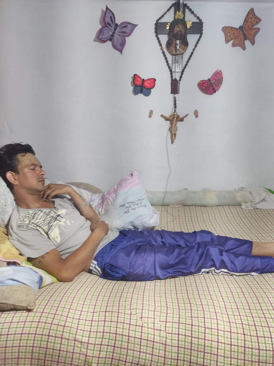 Victornavas33's tweet photo. Sé que es penoso pedir ayuda por este medio aunque pena da es robar no pedir estoy pidiendo humildemente para comprar mi tratamiento para la epilepsia no pido ayuda para comprar ropa ni comida soy un joven venezolano desde Venezuela haciendo un llamado de auxilio Víctor Navas https://t.co/Sx2rLOCV7g