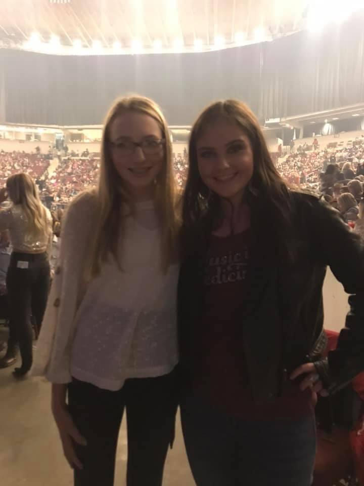 ranfancam's tweet photo. My bestie. We’ve definitely changed and for sure look a whole lot different. 🤪. This was #wildcardtour 2 years ago. Ready for the PIT #bandwagontour2 @mirandalambert https://t.co/e5kMumzHYL