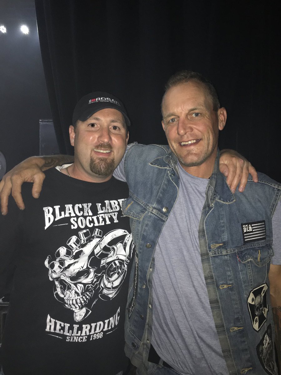 mastro32's tweet photo. ⁦@ZakkWyldeBLS⁩ back stage in Detroit with Dmac watching the godfather o doom father ZW https://t.co/854NnpejQB