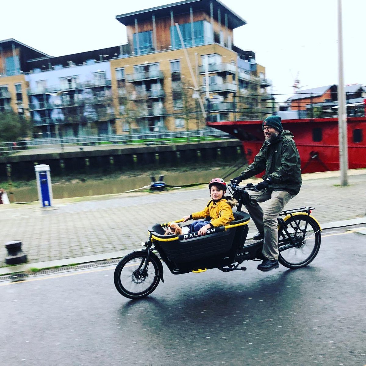 EcargoC's tweet photo. Brilliant couple of hours with @boots_bike today, giving a demo & try-out of the @RaleighBikes_UK #Stride2 - practical, sensible, credible alternative to a family car for your short runs around town. And great fun too! Want to try it out yourself, drop us a message to arrange! https://t.co/1cwchrwtQE