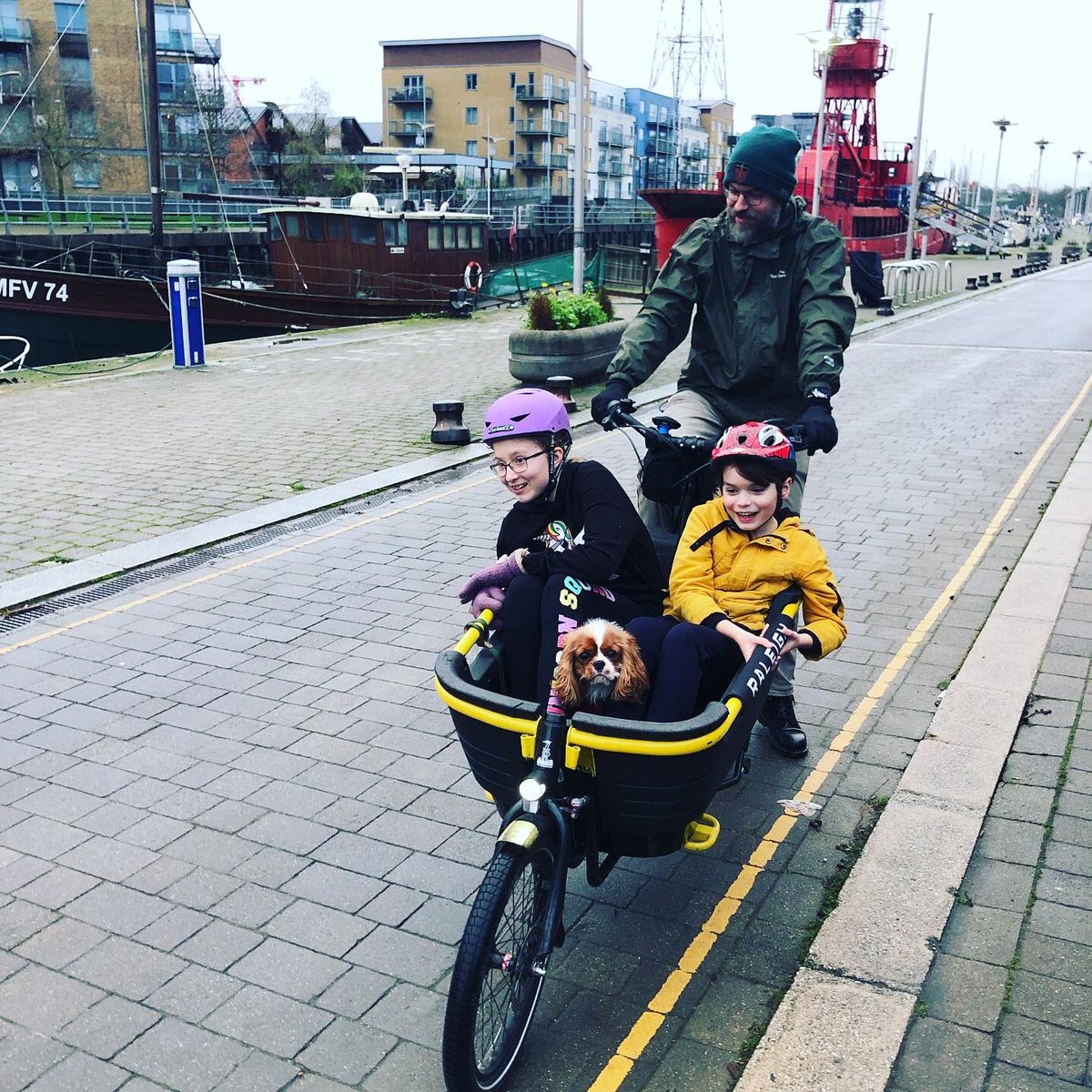 EcargoC's tweet photo. Brilliant couple of hours with @boots_bike today, giving a demo & try-out of the @RaleighBikes_UK #Stride2 - practical, sensible, credible alternative to a family car for your short runs around town. And great fun too! Want to try it out yourself, drop us a message to arrange! https://t.co/1cwchrwtQE