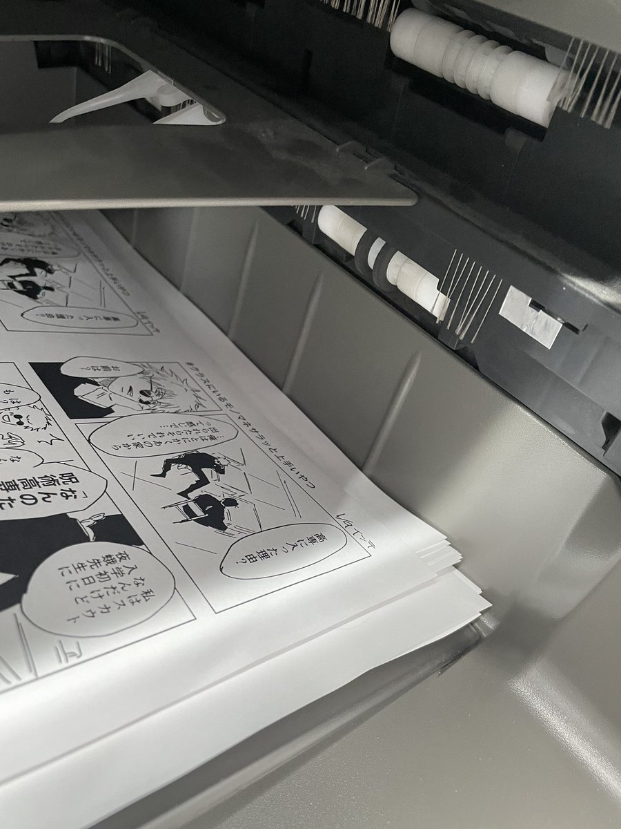 テンパってます😂ペーパー一枚無配今朝描いて今朝刷ったぽかぽかほやほや、、手作り感あふれる切り口、、よかったらもらってやってください、、😇 