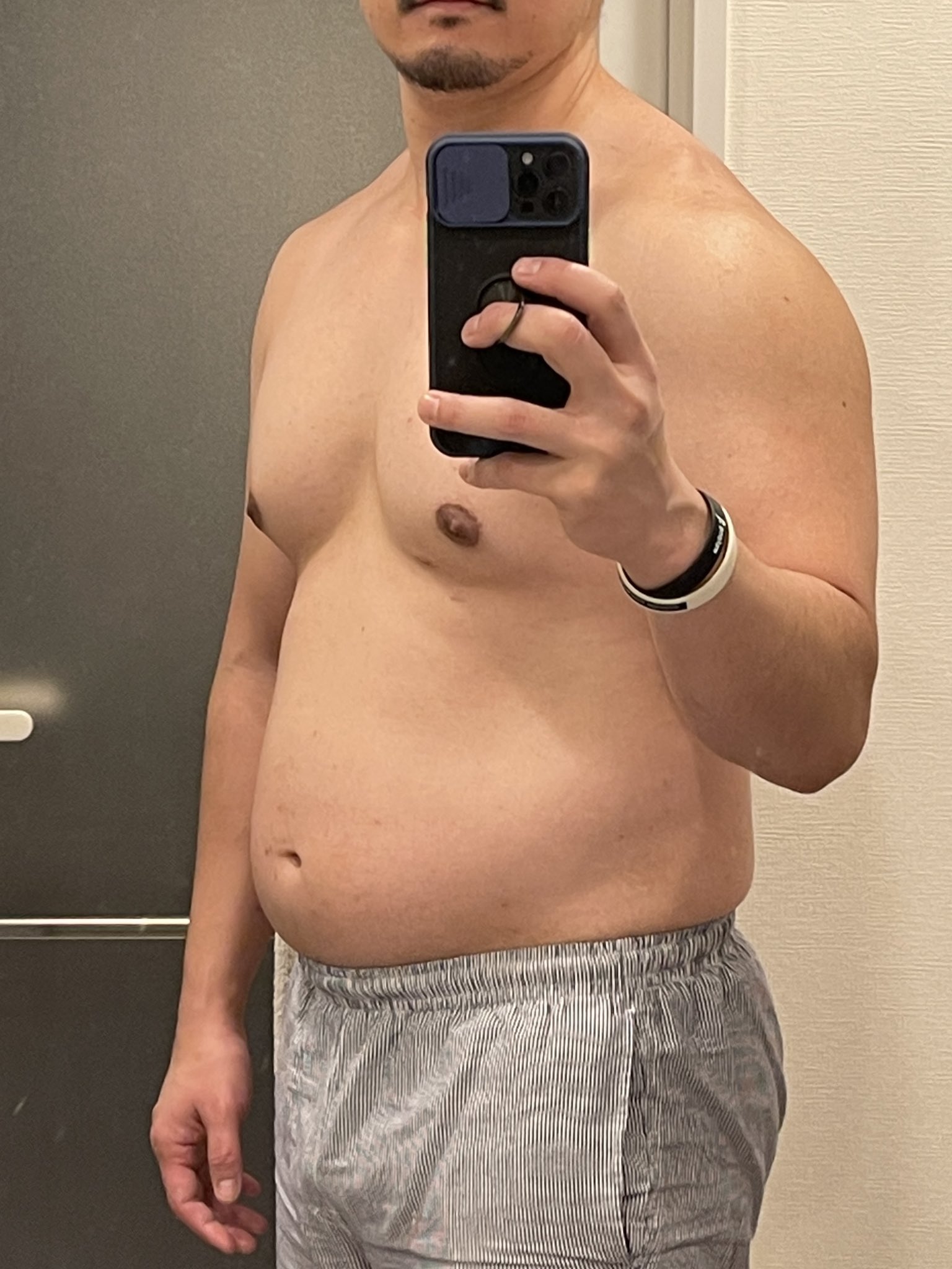 たいぞう ゆるふわダイエット先生 1日目 っしゃ 100日後に100キロになる男 改め 今日から 100日後に腹筋を割る男 100キロ超えのこのお腹からスタートだ 一緒に頑張るという方は リプライ や いいね など なにかアクションをぜひ