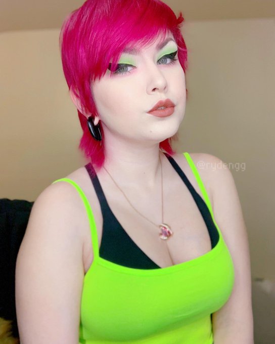 so wild to compare myself on this day last year &amp; now lol ✨ https://t.co/2ChH0MJpCF<a href="/tag/mvsales"class="tags"><span>#mvsales</span></a>