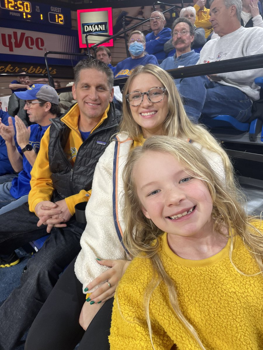 tobin_stacy's tweet photo. #GoJacks 💙🏀🐰💛 https://t.co/QBA2nTCnl5
