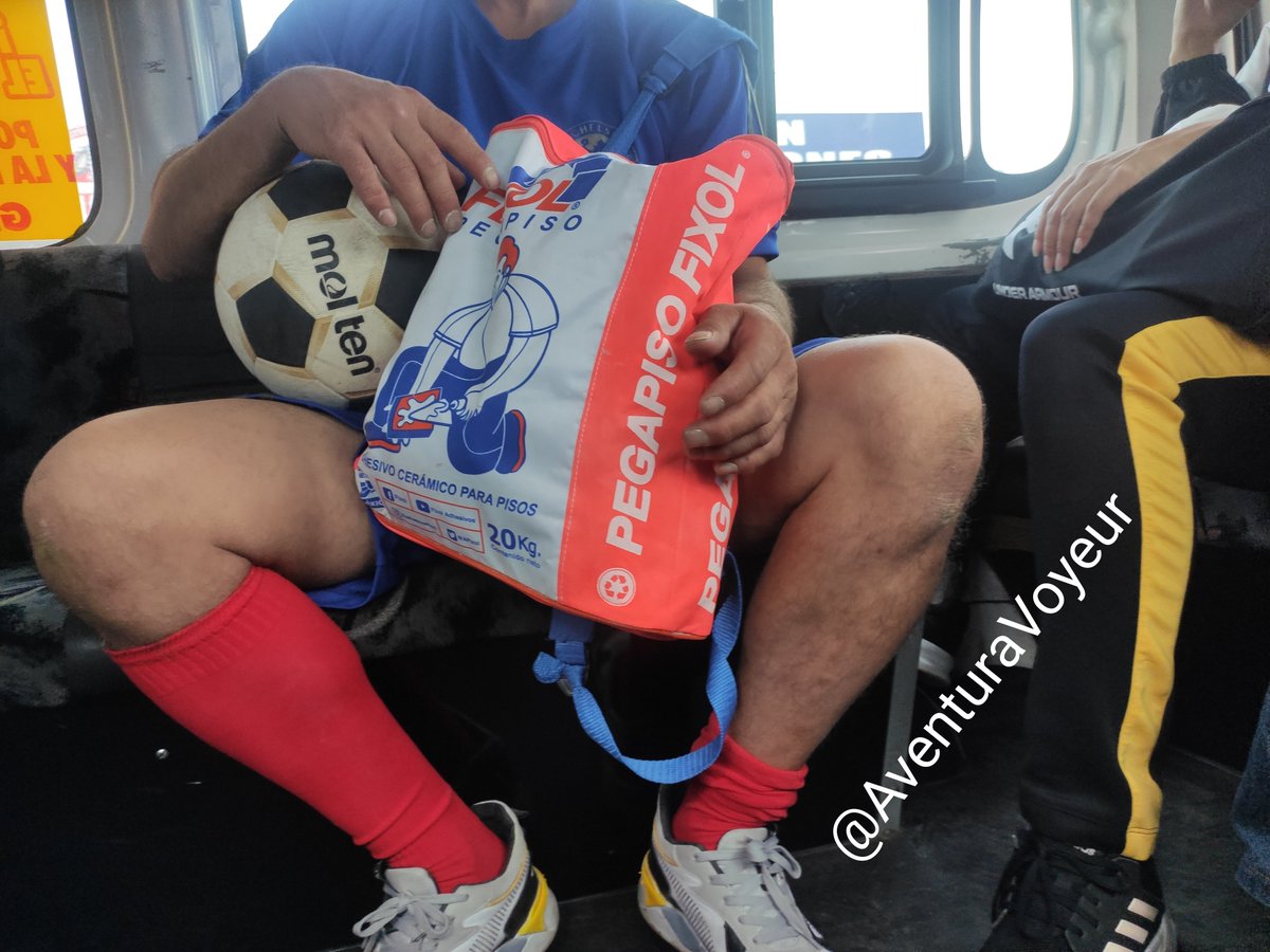 AventuraVoyeur's tweet photo. Me encantan los fines de semana futboleros 😁 #SabadoDeTentación #sabadodetravesuras #piernudos #futbolistas #heterosengañados https://t.co/jjyqL19GLD