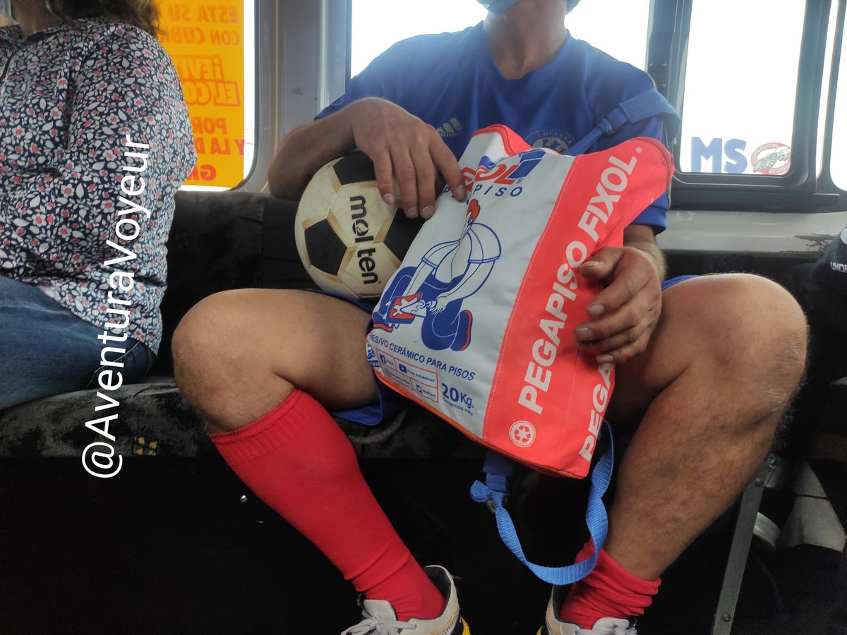 AventuraVoyeur's tweet photo. Me encantan los fines de semana futboleros 😁 #SabadoDeTentación #sabadodetravesuras #piernudos #futbolistas #heterosengañados https://t.co/jjyqL19GLD