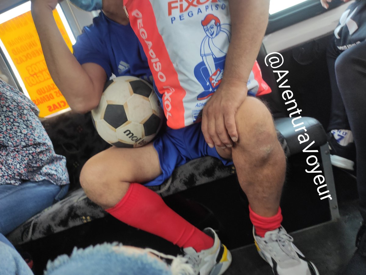 AventuraVoyeur's tweet photo. Me encantan los fines de semana futboleros 😁 #SabadoDeTentación #sabadodetravesuras #piernudos #futbolistas #heterosengañados https://t.co/jjyqL19GLD