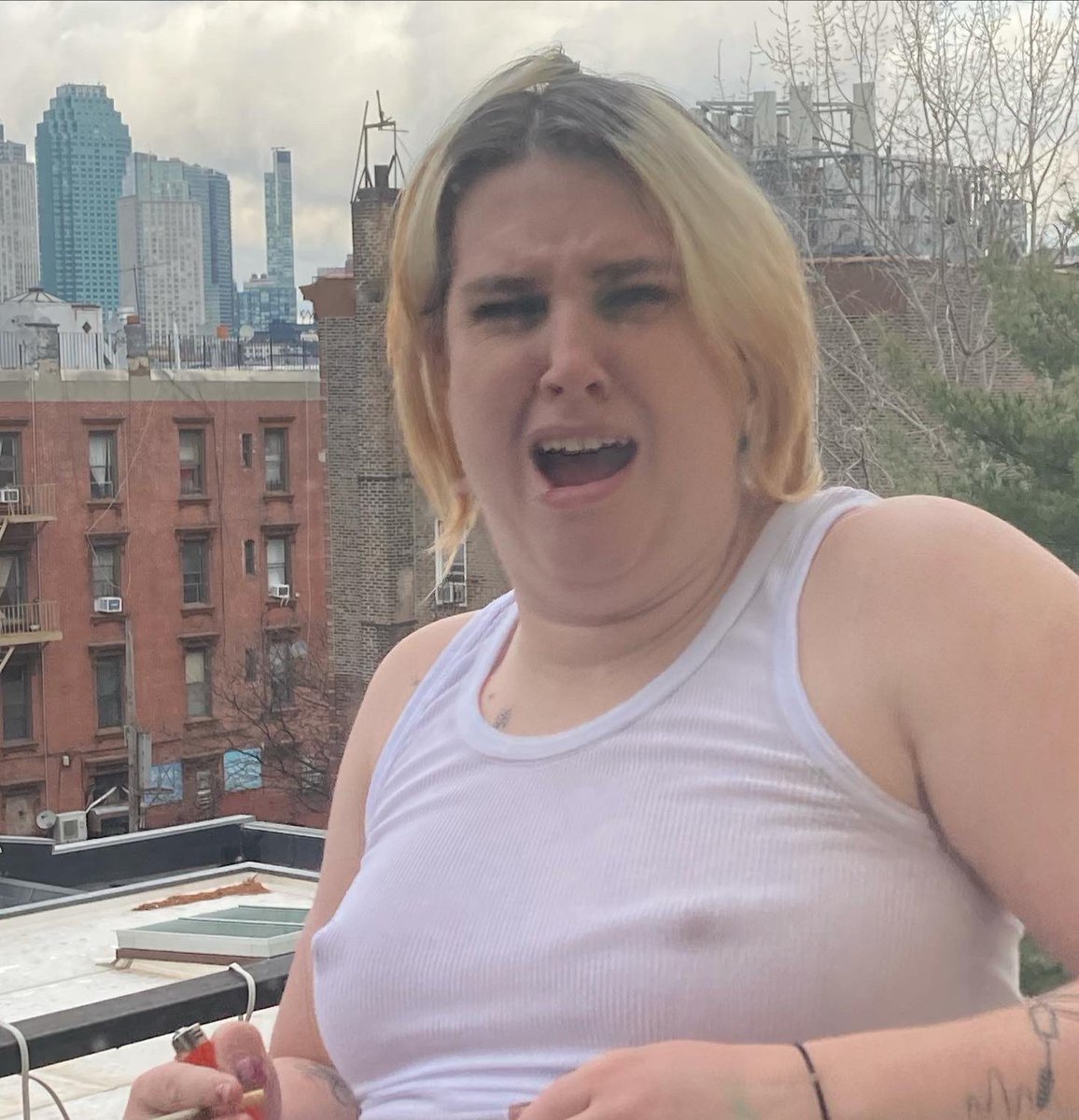 sirbabygirl's tweet photo. I can’t make this shit up….some fucking pap snuck into my penthouse worth so much money WITHOUT wearing a mask and had the fucking nerve to interrupt my 7th smoke sesh of the day IM FUCKING DONE🙄🖕🏻🤬!!!!!!! #stopthepaps #beingfamousisruiningmylife https://t.co/Se3EBUWEj7