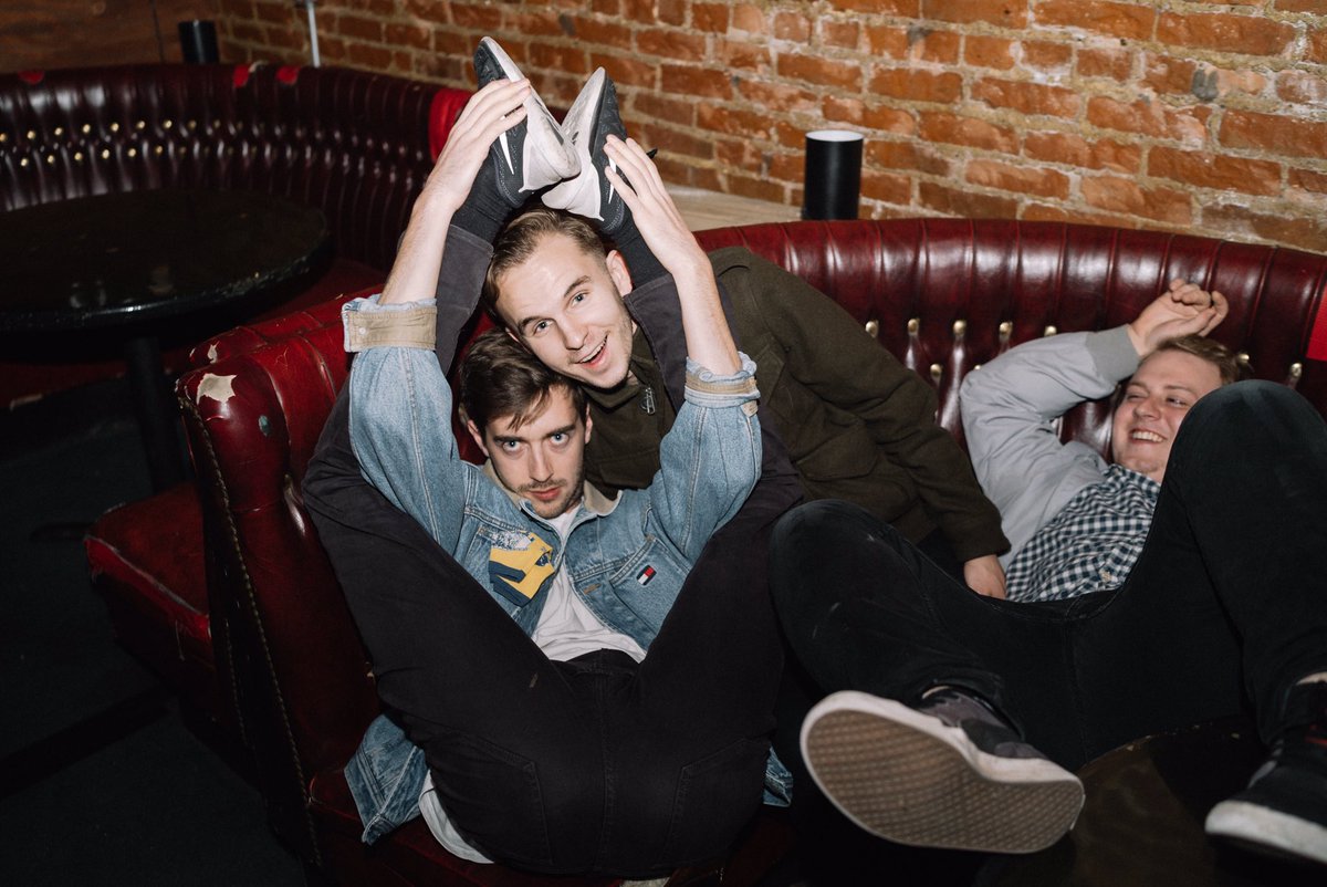 Halfloves tweet media