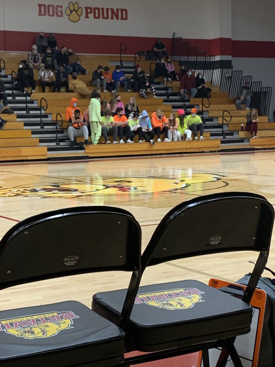 BStce's tweet photo. Nice student section @BDogPound #terrible #wehavemore https://t.co/M0KuMSvbZm