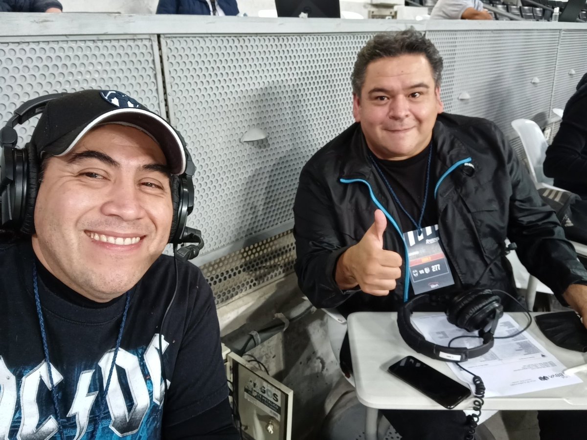 MorocoPalacios's tweet photo. #FintasyDribles Con @MorocoPalacios @ferguajardo14 y @tiogamborin transmitiendo @Rayados vs @Club_Queretaro por @D99Radio 98.9 fm en Monterrey https://t.co/jpkZx261Ay