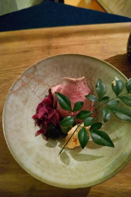 seikicho's tweet photo. 直した器に
お料理を
お客さまからの写真
漆で描いた線を
「血管のように見えて、
まるで生きているようですね。
前より気に入りました」
と書き添えてくださり
ブログでも
紹介くださいました
https://t.co/vgDh87isny
感激
#フローリストマイスター
#齋絢子 さま
#鍋島焼
#KINTUGI
#kintsugi https://t.co/0R14ovvn4d