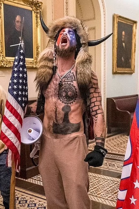 donwinslow's tweet photo. They're working up the ladder because this guy right here is just a fountain of information about Donald Trump and inner workings of the oval office. https://t.co/GnAbnfLKNO
