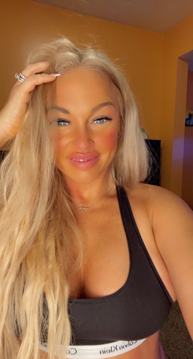 pink_lolly_pop's tweet photo. Feeling silly 😜 it’s amazing what laughter and smiling can do for your soul 💕 #rt if you agree! #lovingthislife #blessed #selfie #beingsilly #smile #love #blonde #modeling #model #calvinklein #calvinkleinunderwear #blueeyes #SexySaturday https://t.co/DiRCf8EWKc