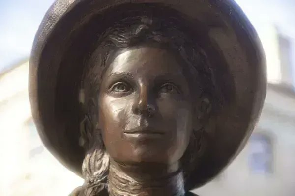 VisitIndiana's tweet photo. Do you know about Marie Stuart Edwards?

This New Statue Honors Indiana Suffragist Marie Stuart Edwards

𝐑𝐄𝐀𝐃 𝐌𝐎𝐑𝐄: https://t.co/VNfyWaYuXE https://t.co/tYTnZQvUOV
