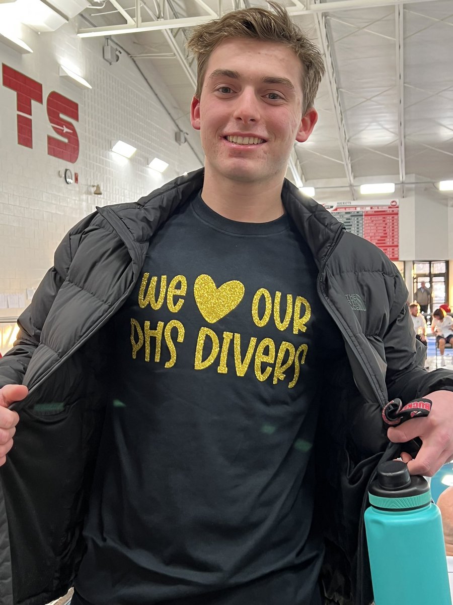 jo_recker's tweet photo. @PHSSwimandDive We ❤️ PHS swimmers! https://t.co/oMFVt6MoiS