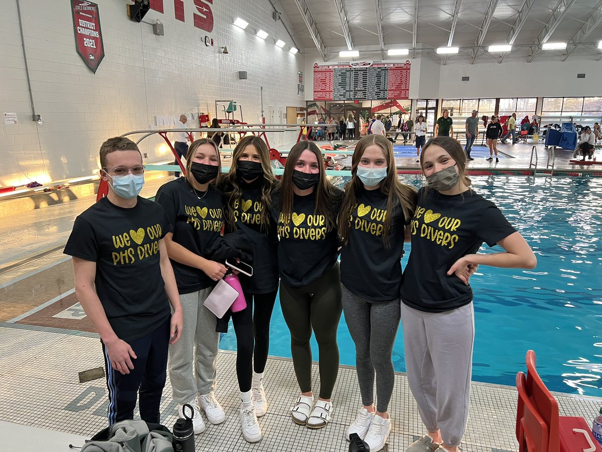 jo_recker's tweet photo. @PHSSwimandDive We ❤️ PHS swimmers! https://t.co/oMFVt6MoiS