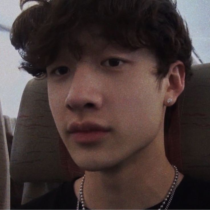 Бан чан из stray 2024. Кристофер бан Чан без макияжа. Банчан дебют. Stray Kids бан Чан без макияжа