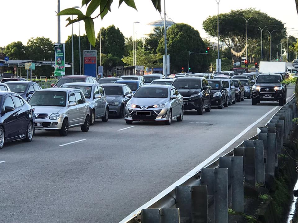 shahrimtamrin's tweet photo. If POTONG Q is a sporting event at the @Olympics , #Malaysia would win so many gold medals and breaking records

#Negaraku

Pix source: JPJ Negeri Sembilan https://t.co/BBDE5pq3xq