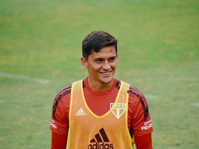 somosaopaulinos's tweet photo. Pablo, volante e capitão do sub-20 do São Paulo, tem o apelido de "Luganinho" recebido de Lucas Moura e Antony. 👏 https://t.co/84S7Kbwg6m