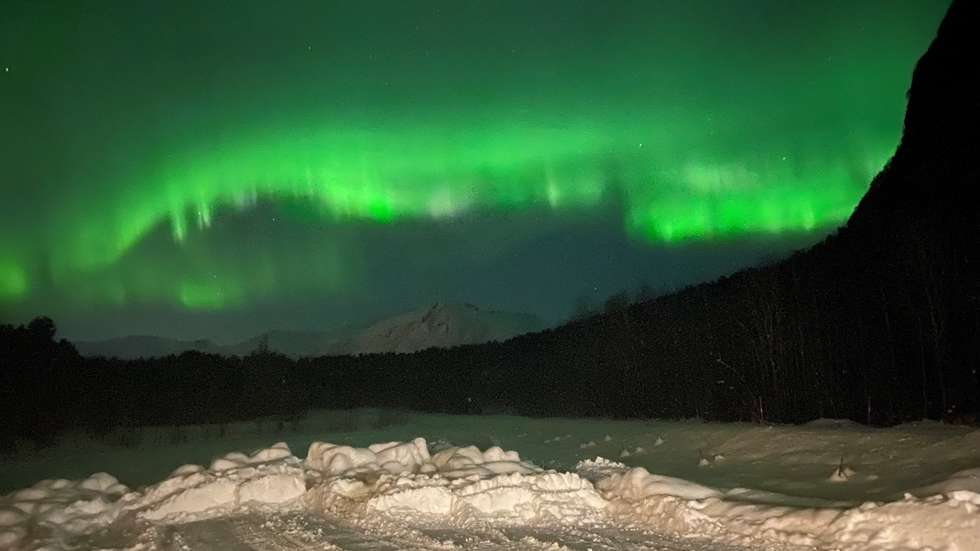 andalsnesavis's tweet photo. Fantastisk nordlys over Rauma (pluss) https://t.co/TXBoG0Lwew https://t.co/VTf3WobkiB