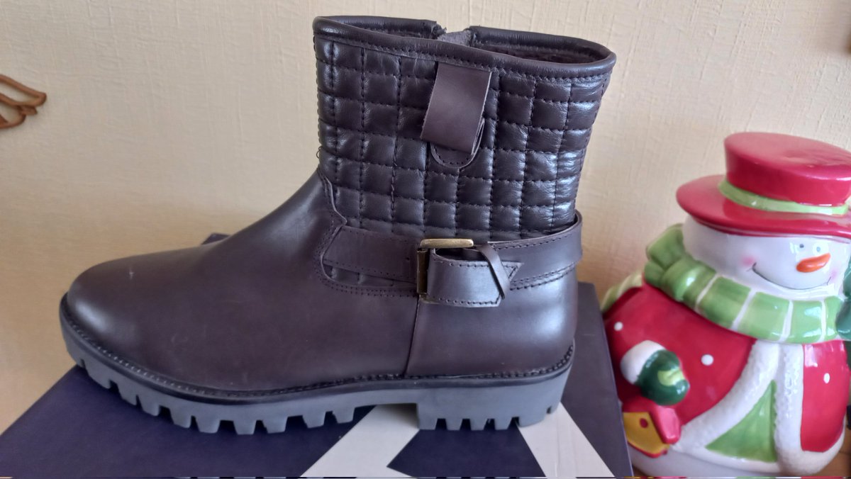 AliciaIsabelAG's tweet photo. Amigos vendo estas cositas
Botines nuevos marca Amphora $30.000
IPhone 6 S nuevo $150000
Sofá $80.000
Por fa difundir, necesito pagar deudas de mi campaña a Core
@LaSerenaOnline 
@MaestraChilena 
@viaconectados 
@SoaKlau 
@rosanachbr
@tequieromisere1 
@CotoDon 
@veritocvr https://t.co/fwgdWtHBy6