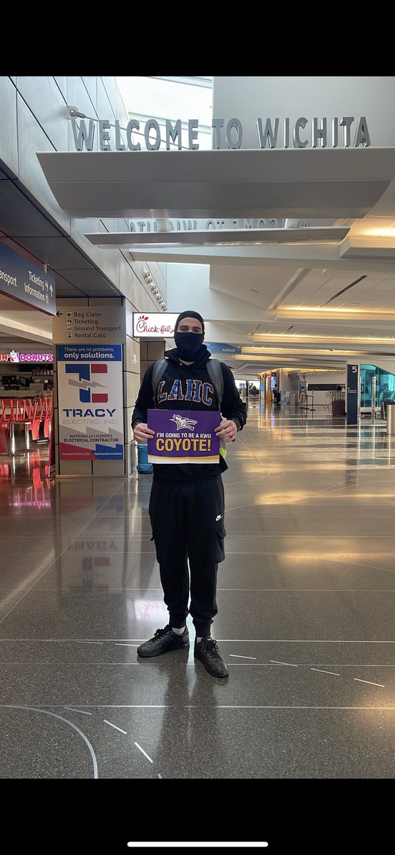 JavinFish's tweet photo. Touched down! Let’s get to work… @kwucoyotes @FeautoKWU @Myers_KWU @RichSal21 https://t.co/BQ67oN4CxS