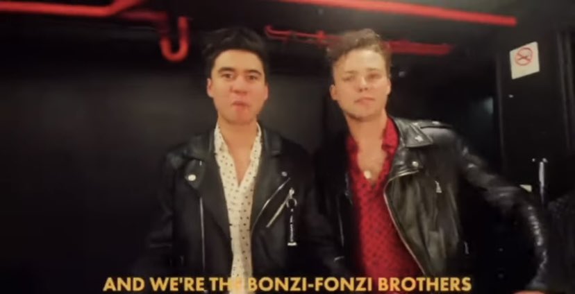 fivesos_comfort's tweet photo. The summer brothers”are the evolution of “I’m bonzi,I’m fonzi “
👁👄👁 @5SOS #thesummerbrothers #5SOS #10YearsOf5SOS #5SecondsofSummer https://t.co/K3gSjdMuSI