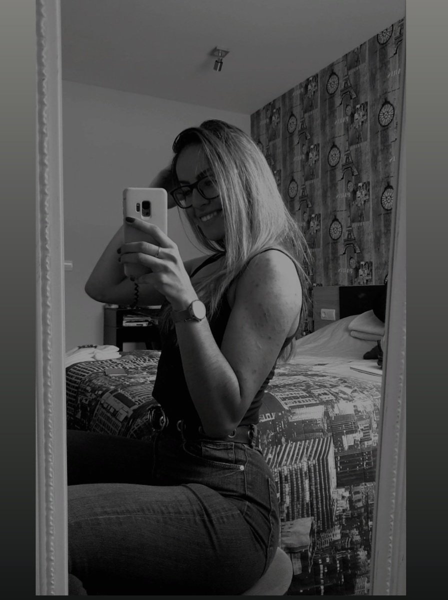 F 🌙 tweet media