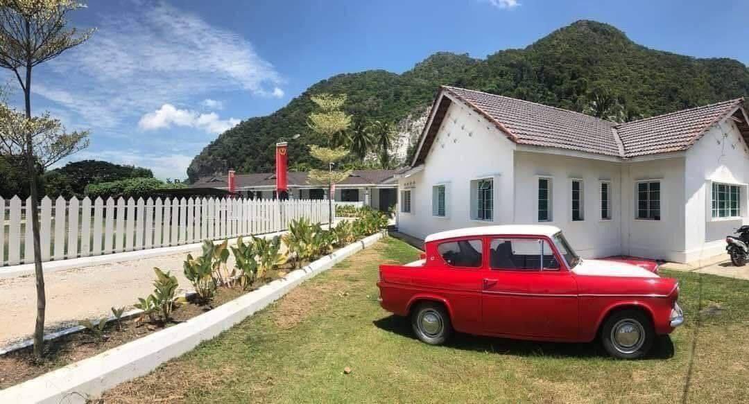 staycationig's tweet photo. Port nak holiday dalam butik chalet berkonsepkan english style di Baling. 🤩

🚏Baling Mountain Garden Village, Baling, Kedah https://t.co/PKjcNHJKy5