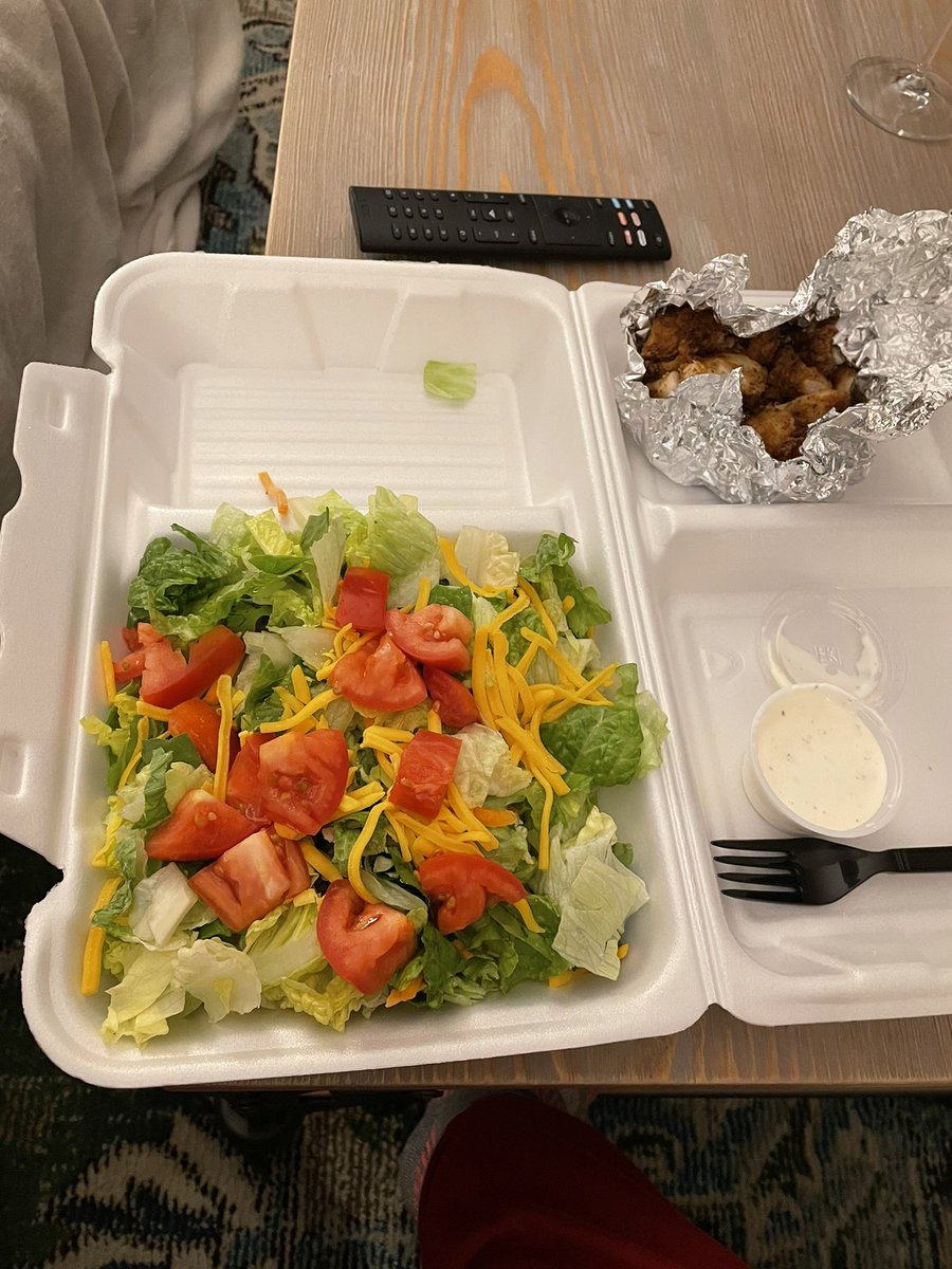 madison_hester_'s tweet photo. What the heck is this @OCharleys ? Where’s the egg ?! And these huge chunks of tomatoes? If you’re going to be a franchise, be uniform. https://t.co/WNYPFiCQr1
