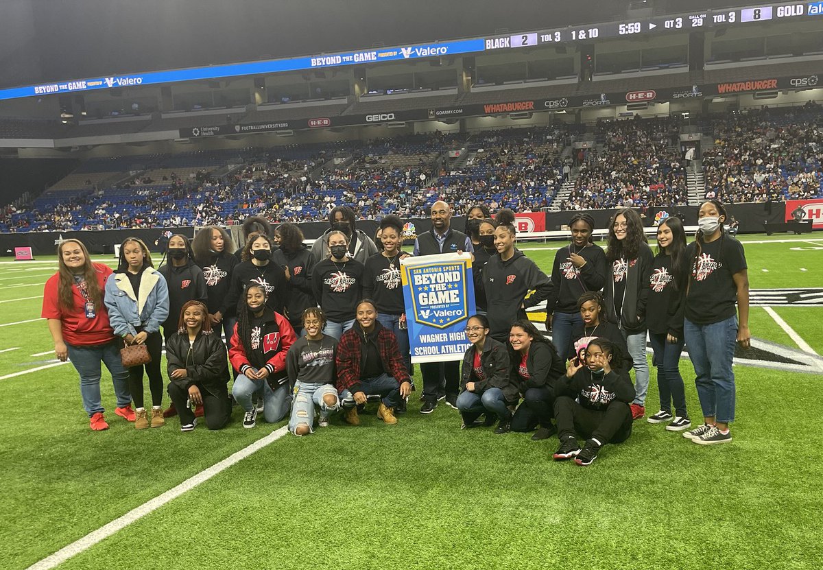 ladytbirdgbb's tweet photo. Huge thanks to Beyond The Game for honoring our athlete’s service at @safoodbank. 
@JISD_ATHLETICS @JudsonISD https://t.co/HUSMkPzmxm
