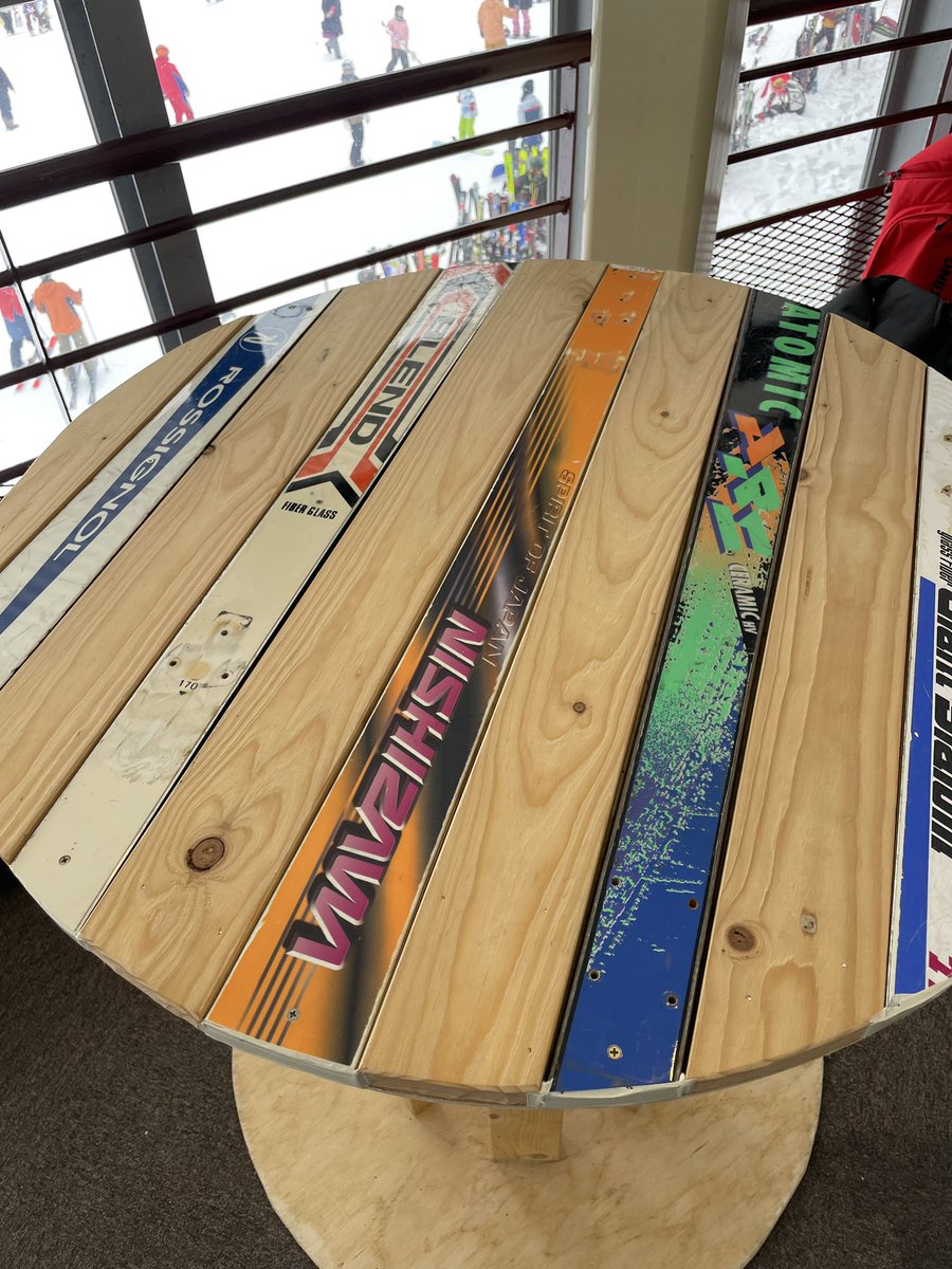 skiinfomation's tweet photo. #戸隠スキー場　カッコいいテーブルだなー https://t.co/PhiQjeFK9z