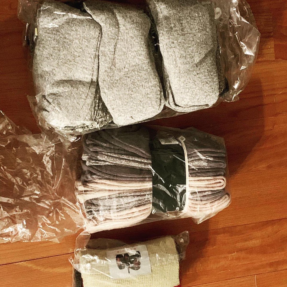 RHACanada's tweet photo. “With a little help from my friends”

Reverse Advent Calendar Box #2 is well underway…thanks to donations of snack and hygiene items from a neighbour plus warm socks from our Robins Kulsum Singh and Raman Singh.

For info and to help: https://t.co/5JPGNobxPn

#RHACanada #Toronto https://t.co/TFwtGOyafN
