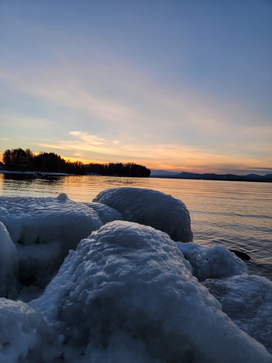 tbonetroy16's tweet photo. Sunset In Shelburne
#Vermontsunsets 
#802Vt 
@wcax 
@MyNBC5 
@WVNYWFFF https://t.co/PFHB2KWsO6