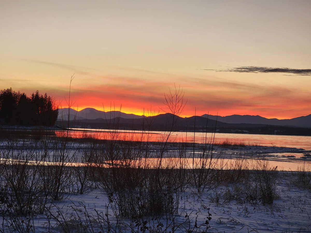 tbonetroy16's tweet photo. Sunset In Shelburne
#Vermontsunsets 
#802Vt 
@wcax 
@MyNBC5 
@WVNYWFFF https://t.co/PFHB2KWsO6