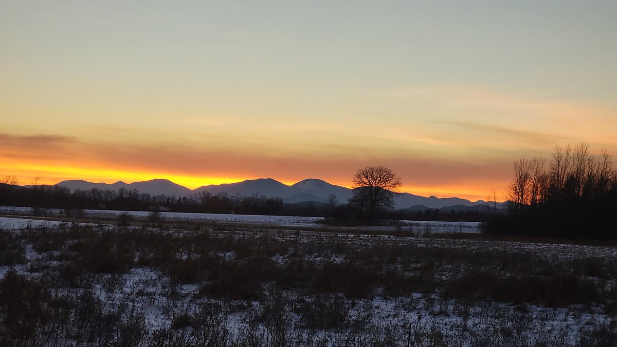 tbonetroy16's tweet photo. Sunset In Shelburne
#Vermontsunsets 
#802Vt 
@wcax 
@MyNBC5 
@WVNYWFFF https://t.co/PFHB2KWsO6