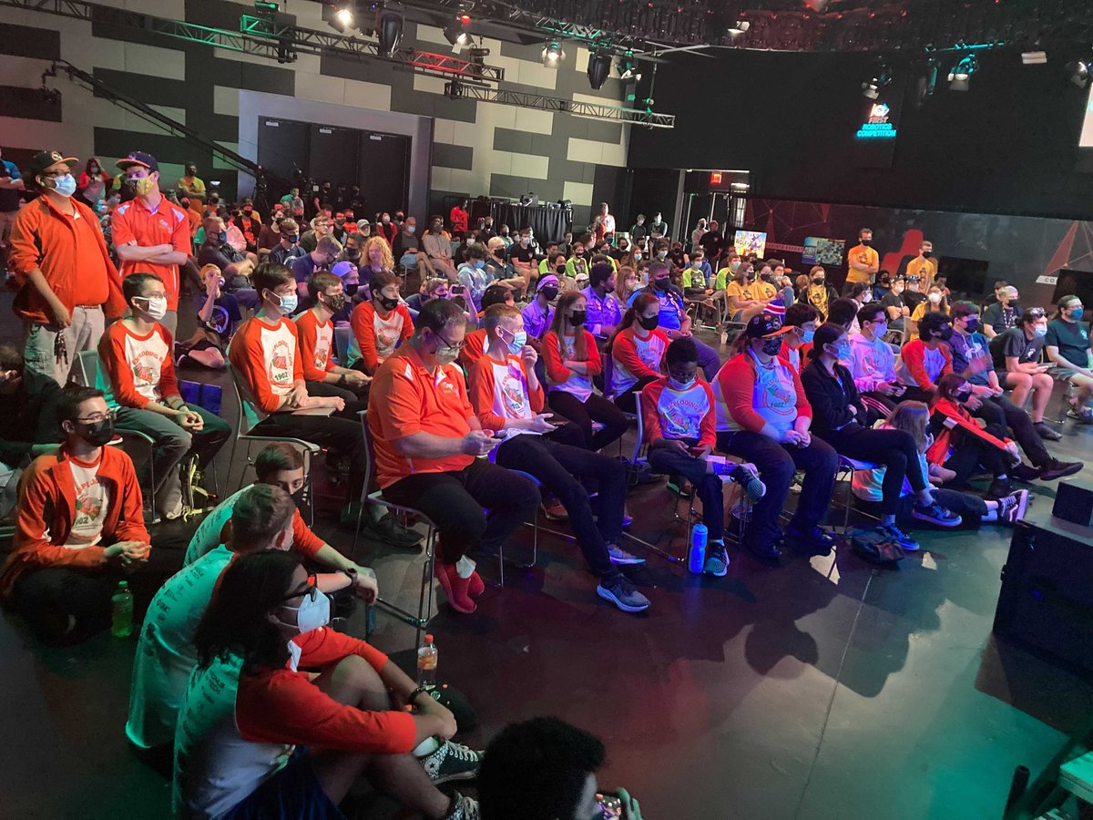 FRCBacon1902's tweet photo. As always, @FullSail was the most gracious of hosts. Everyone enjoyed the workshops, games, the food truck, and the kickoff broadcast. The crew at Full Sail were super helpful and enthusiastic! Thank you for helping us host #frckickoff 2022! We look forward to many more. https://t.co/WJNoydvZcd