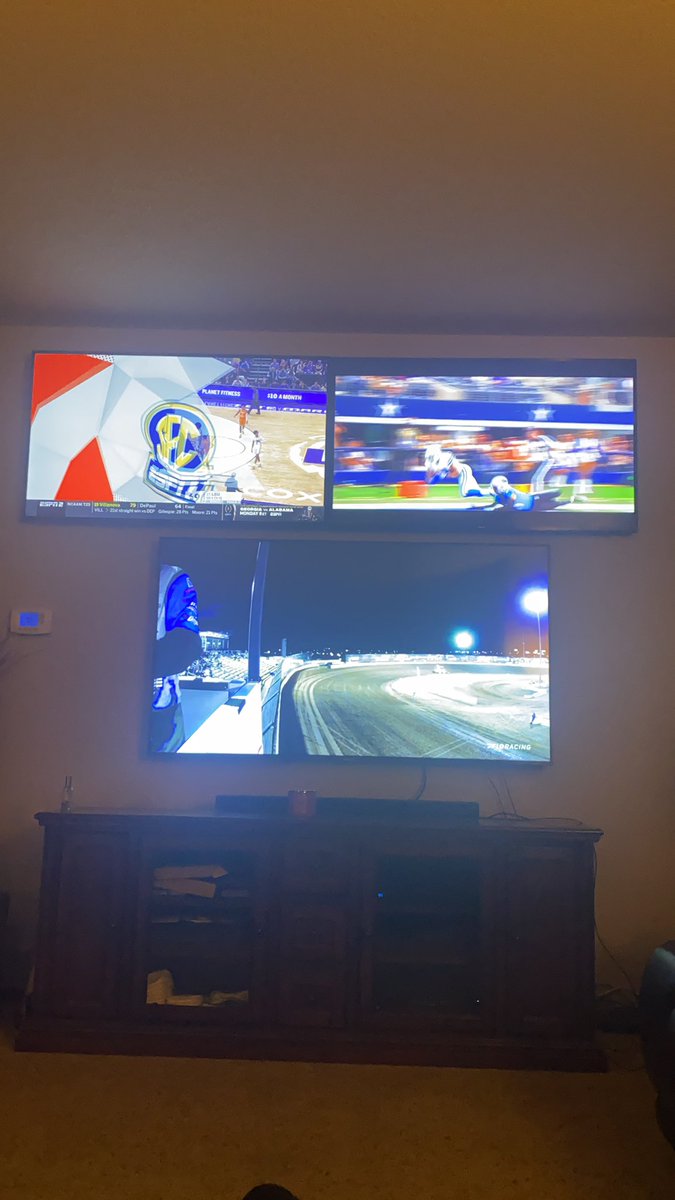 LaPetermann's tweet photo. @FloRacing my flo seat.  I get all the sports  #tweetyourfloseat https://t.co/su2LNHR3Fo